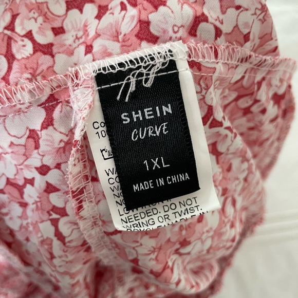 Plus Allover Floral Print Layered Hem Puff Sleeve Romper - Picture 2 of 2